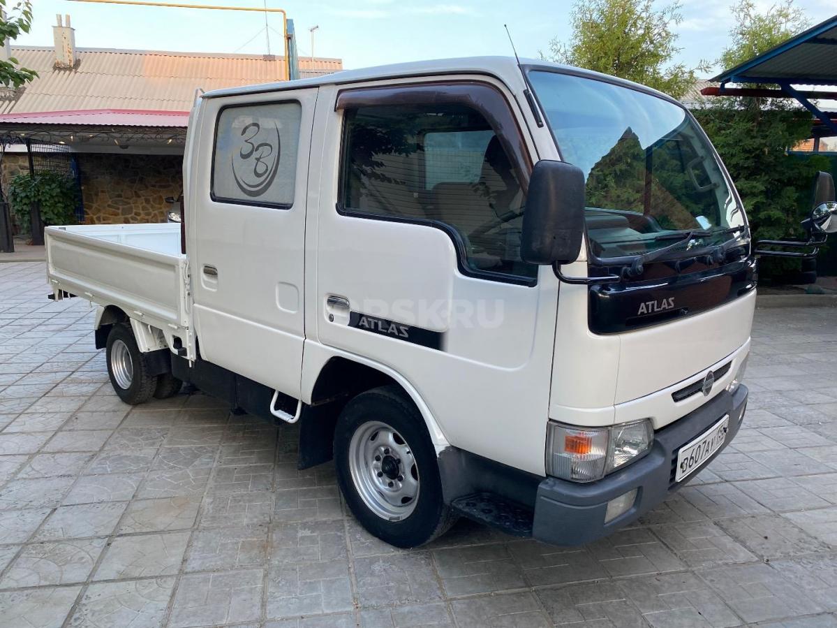 Nissan Atlas 300